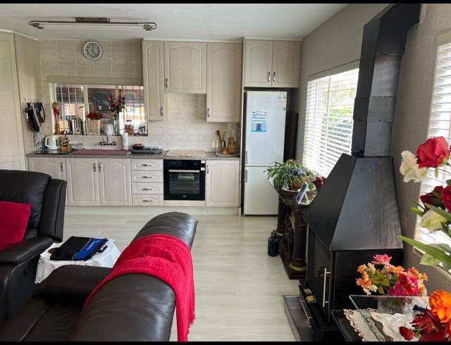 3 BEDROOM TOWNHOUSE FOR SALE IN MISTY BAY